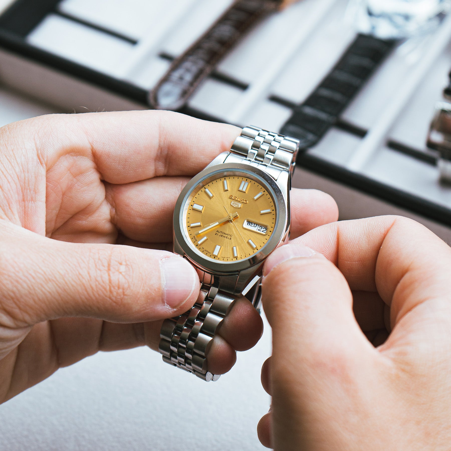 Comment régler une montre Tempus Shop