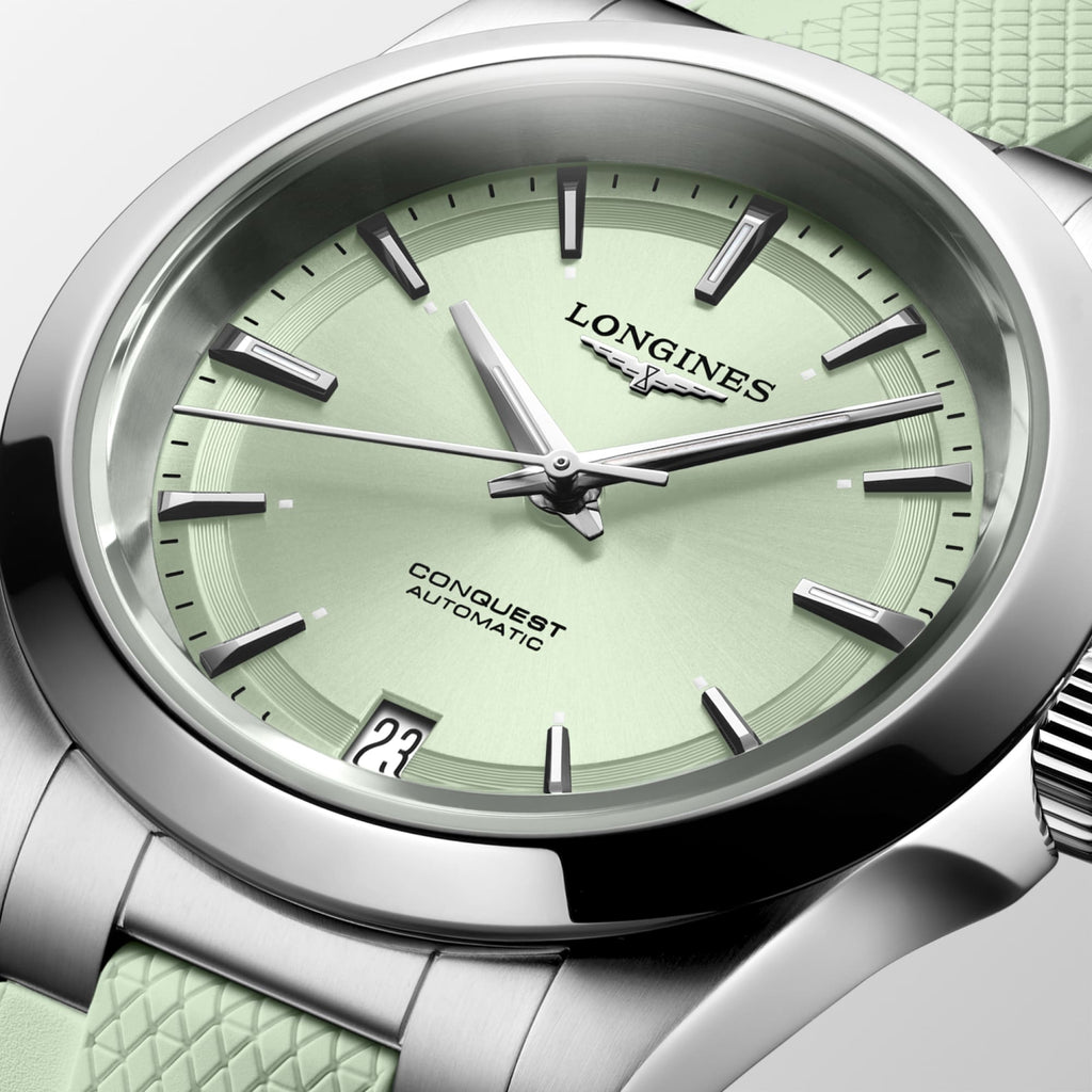 Longines Conquest L3.430.4.02.9 detail